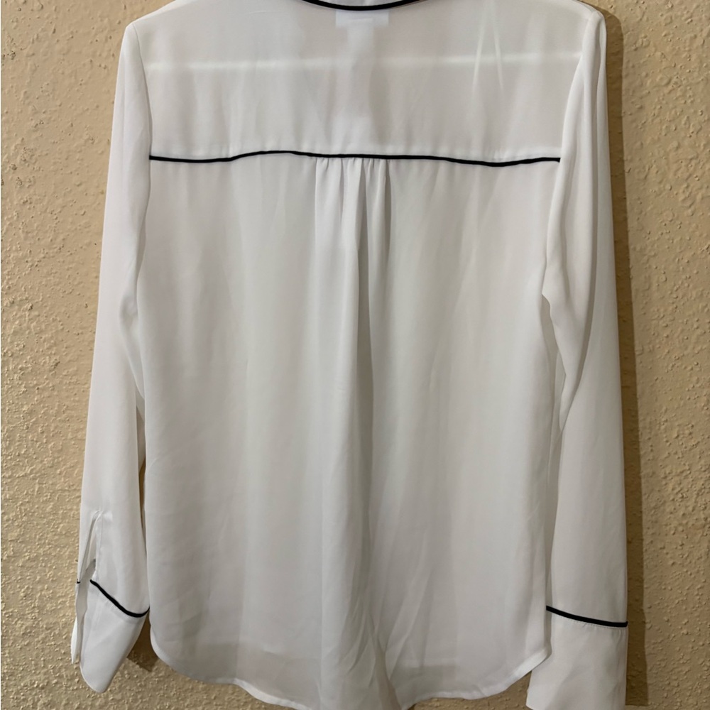 Liz Claiborne Cream Long Sleeve Notched Collar Blouse - Picture 2 of 6